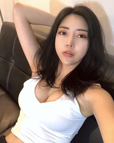 欲求不滿的女友被鄰居中出了