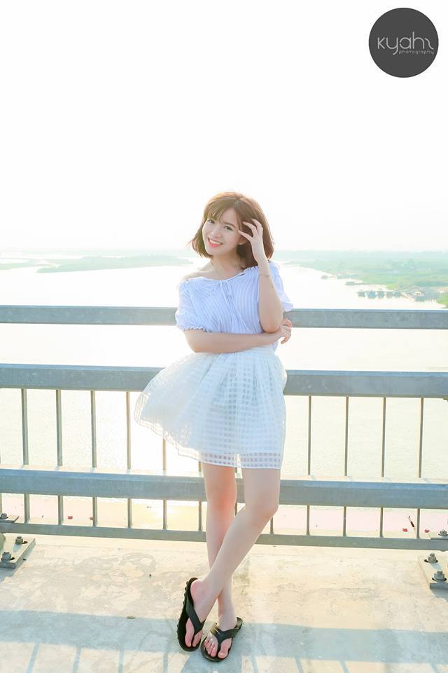 女大學(xué)生的沙龍室主演