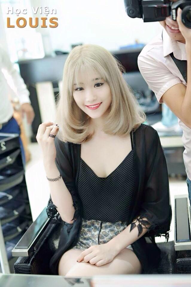 放蕩的小yi子大胸